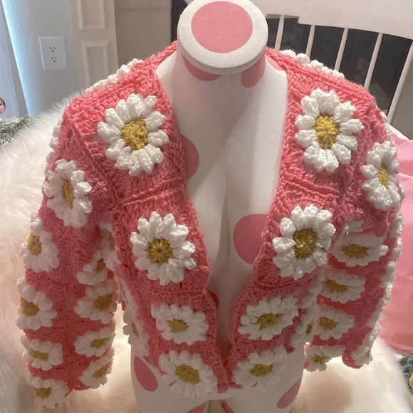 🩷PRICE IS FIRM🩷Crochet Daisy Cardigan New Excellent Condition - Picture 5 of 8
